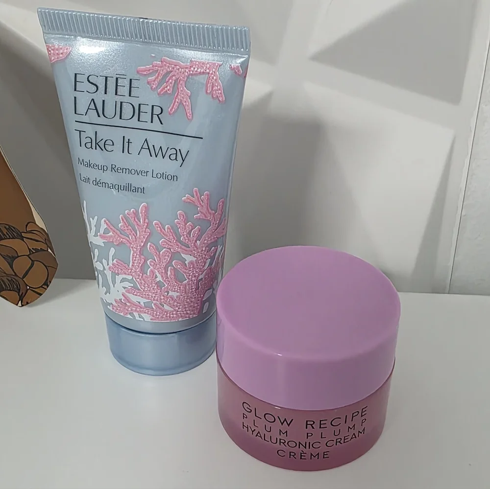 Skincare and Beauty Set with Eye Masks and Creams - Picture 2 of 3